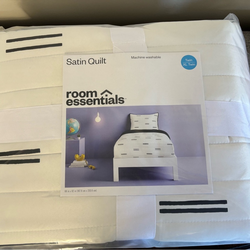 Room Essentials Black and White Satin Quilt